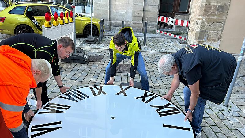 Sanierung der Uhr im Coburger Ketschentor