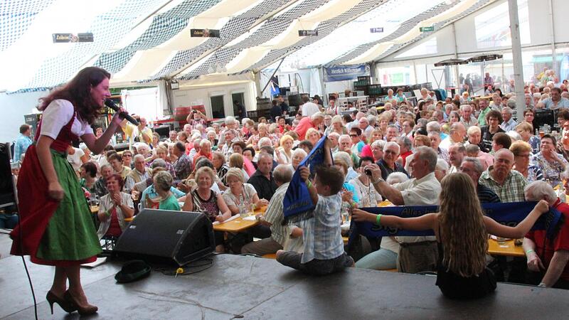 Ein solches Bild wie hier 2014 wird es heuer nicht geben &ndash; selbst, wenn eine Veranstaltung wie der &bdquo;Nachmittag der Generationen&ldquo; beim Coburger Vogelschie&szlig;en stattfinden sollte. Denn es wird kein Festzelt mehr aufgebaut.