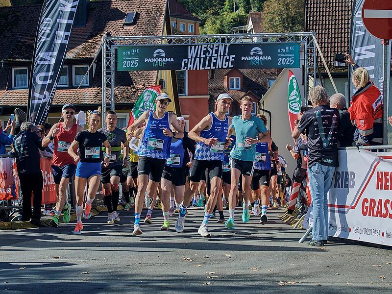 Wiesent ChallengeDrei Athleten des neu gegründeten Kulmbacher Functional-Fitness-Studios „The Wolfpack“ sichern sich bei der internationalen Fitness/Crossfit-Wettkampf Masters & Teens Throwdown zwei Podestplätze. Wiesent ChallengeDrei Athleten des neu gegründeten Kulmbacher Functional-Fitness-Studios „The Wolfpack“ sichern sich bei der internationalen Fitness/Crossfit-Wettkampf Masters & Teens Throwdown zwei Podestplätze.
