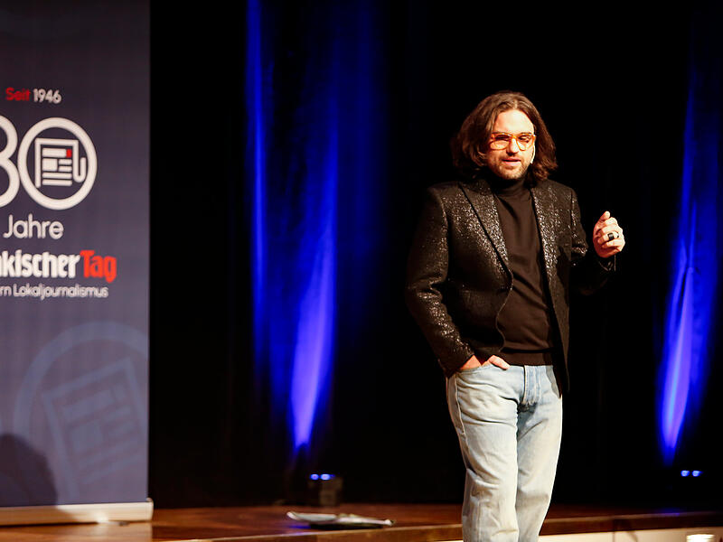 „Sabberlodd, Bamberg!“ Der Jahresrückblick 2025 von Florian Herrnleben Nicht als satirischer Fastenprediger, sondern als FT-Kolumnist blickte Florian Herrnleben auf das zu Ende gegangene Jahr.