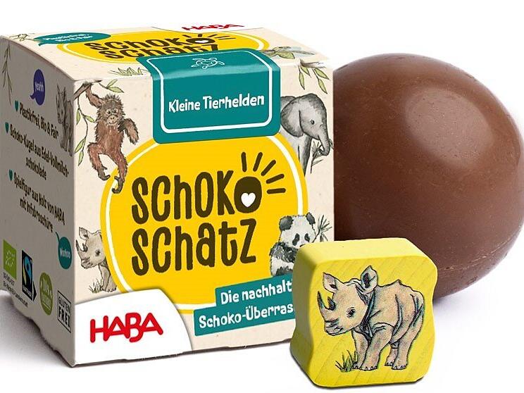 Im September 2026 kommt diese Schoko-Schatz-Kugel auf den Markt. Im Inneren befindet sich eine h&ouml;lzerne Tierfigur von Haba aus Bad Rodach.