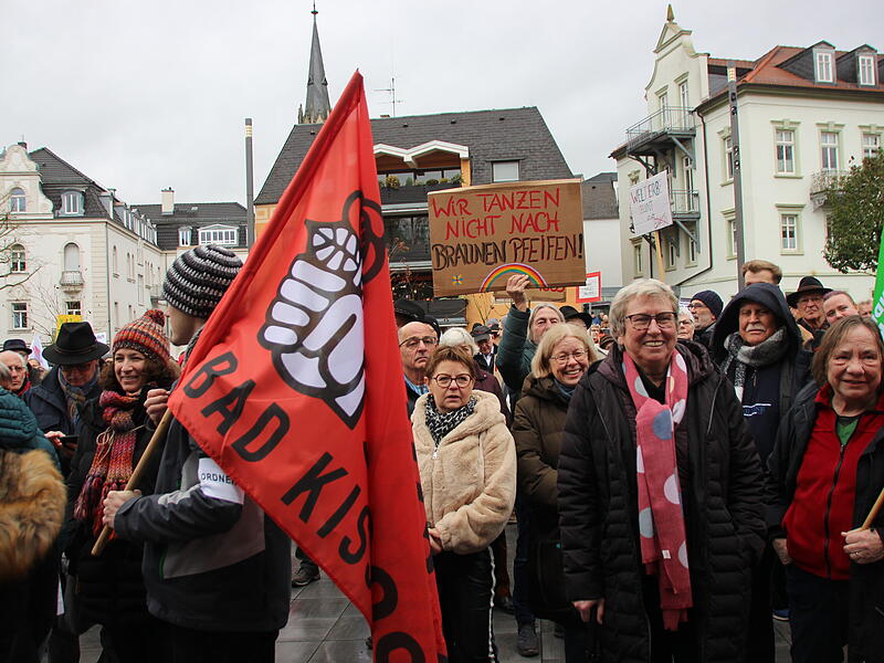 Demokratie Demo "Nie wieder ist jetzt in Bad KissingenDemokratie Demo "Nie wieder ist Jetzt" in Bad Kissingen