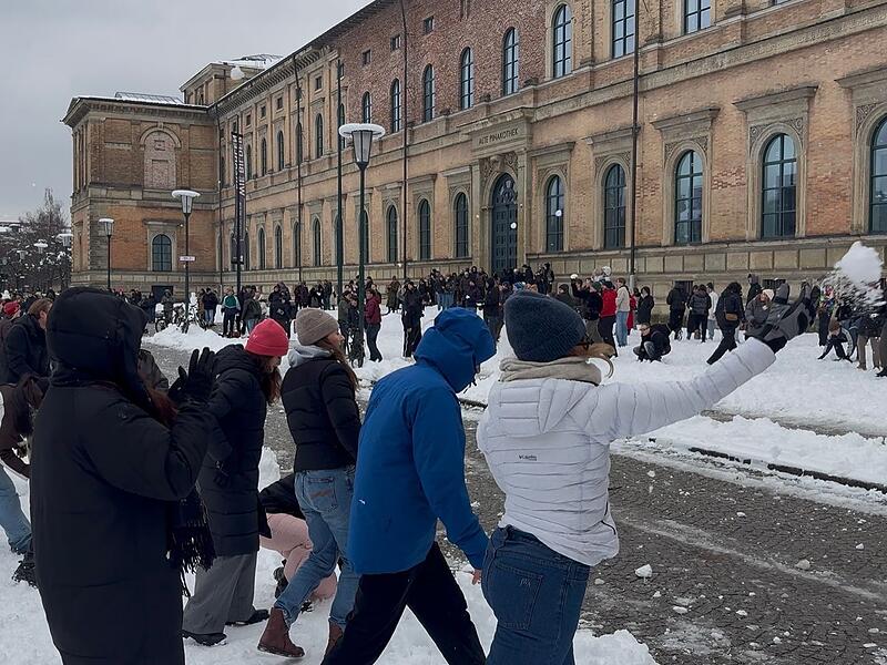 Schneeballschlacht in M&uuml;nchen