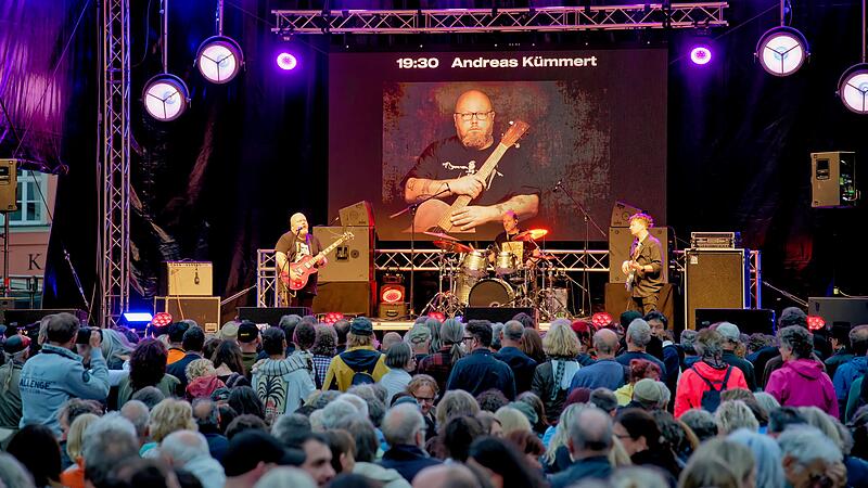 Blues- und Jazzfestival 2025: Andreas K&uuml;mmert Konzert am Bamberger MaxplatzBlues- und Jazzfestival 2025: Andreas K&uuml;mmert Konzert am Bamberger Maxplatz