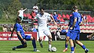 Florian Seiler tankt sich durch die Defensive des FC Oberhaid. Noch ist nicht klar, wie lange er Sylvia Ebersdorf fehlen wird.