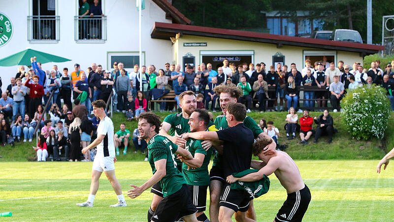 Entscheidungsspiel Meisterschaft Kreisklasse Kulmbach TSC Mainleus - SV Hutschdorf Die Mainleuser feiern die Meisterschaft in der Kreisklasse.