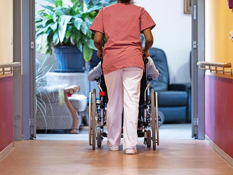 Wie kann Pflege zukunftsfest gestaltet werden? Diese Frage stand im Fokus einer Online Fachveranstaltung.