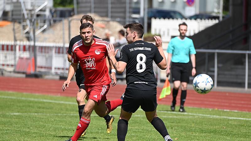 Deb&uuml;t im Coburger Trikot: Cristian Fischer (rotes Trikot) kam vom FC Oberhaid.