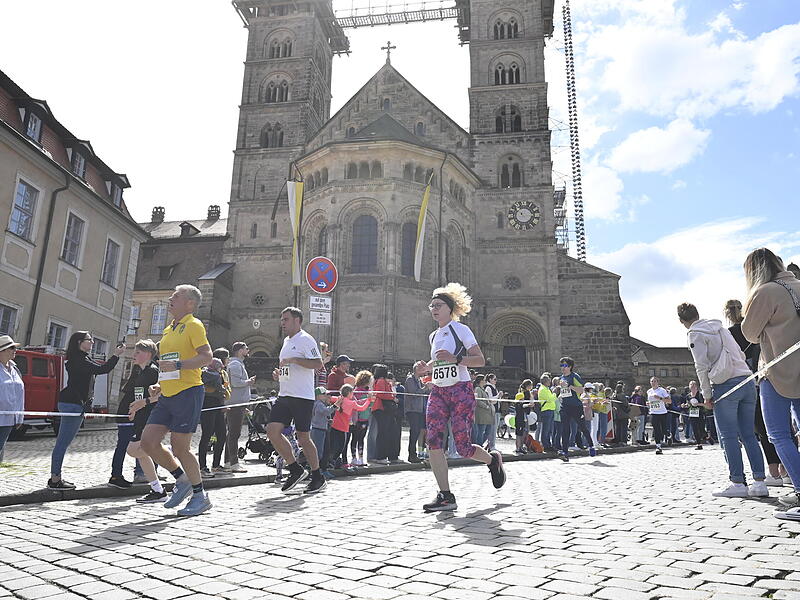 Weltkulturerbelauf 2025: 10,7 Kilometer durch Bamberg. Etwa 3700 Teilnehmer waren beim Wieland-Lauf am Start.