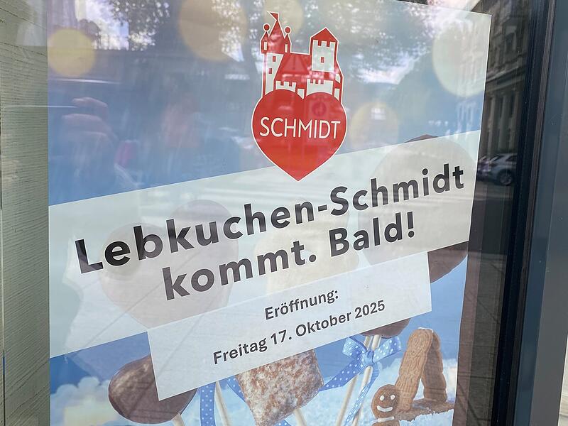 In die Eisdiele "Bassanese" zieht bald temporär der Nürnberger Lebkuchen-Riese Schmidt ein.