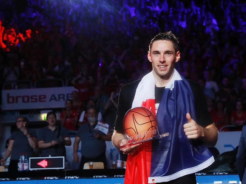 Meister 2017 mit Bamberg und wertvollster Spieler der Finalserie: Fabien Causeur Meister 2017 mit Bamberg und wertvollster Spieler der Finalserie: Fabien Causeur