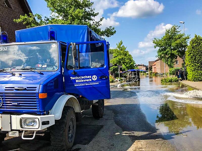Langsam weicht das Wasser in den Orten, wie Ophoven.Forchheim & Fränkische Schweiz