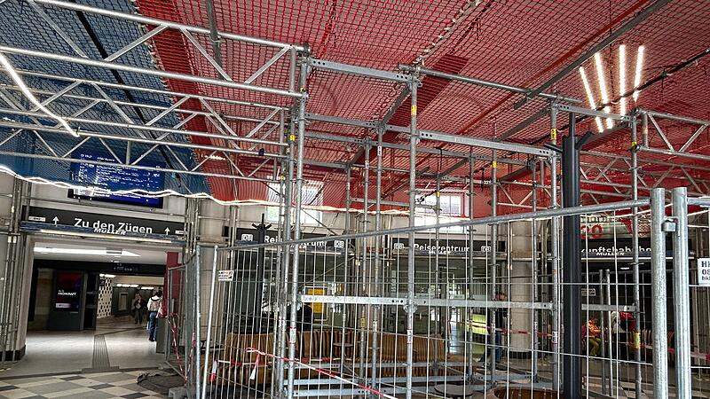Eingangshalle des Coburger Bahnhofs: Gro&szlig;baustelle im Fr&uuml;hjahr 2026