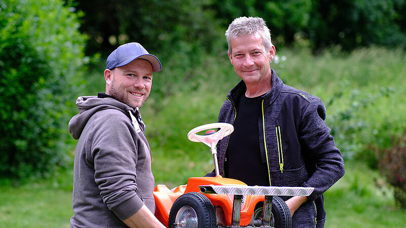 Jens P&ouml;hner (links) und Tim P&ouml;hnlein mit ihrem Werk.
