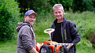 Jens Pöhner (links) und Tim Pöhnlein mit ihrem Werk. Jens Pöhner (links) und Tim Pöhnlein mit ihrem Werk.