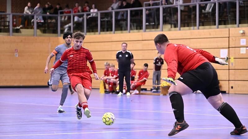 SSV Ober-/Unterlangenstadt (rote Trikots) gegen SC Sylvia Ebersdorf: 1:1
