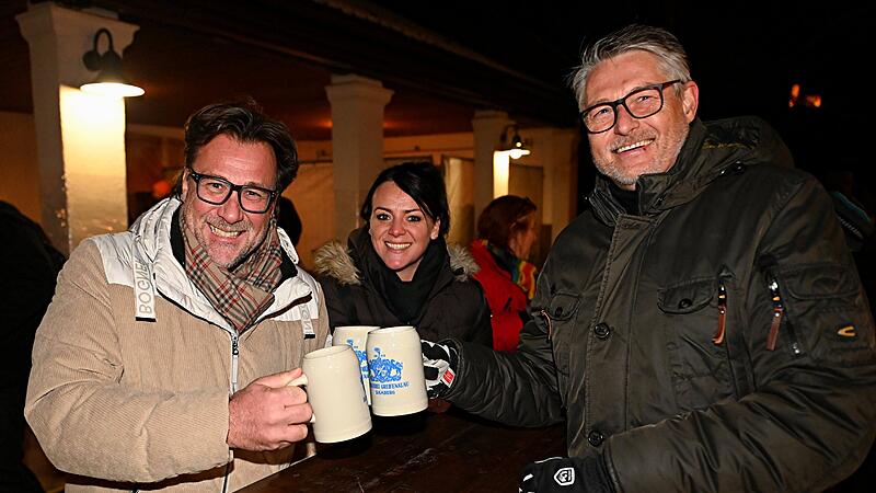Greifenklau: So war der Bockbieranstich 2024Bockbieranstich Greifenklau 2024 Prosit! Das Stammgast-Trio Matthias Hüttner, Tanja Walter und Reiner Kappel (von links) genießt den Bockbieranstich im Greifenklau.