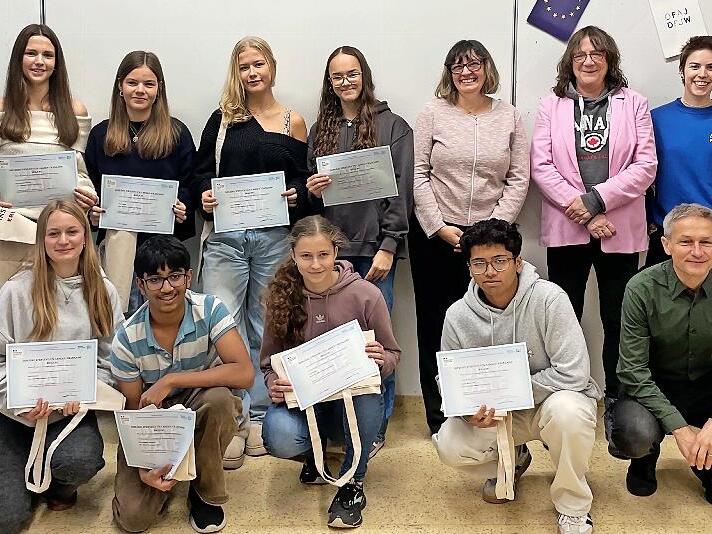 Elf Schüler des Ehrenbürg-Gymnasiums Forchheim haben das französische Sprachdiplom DELF erhalten.