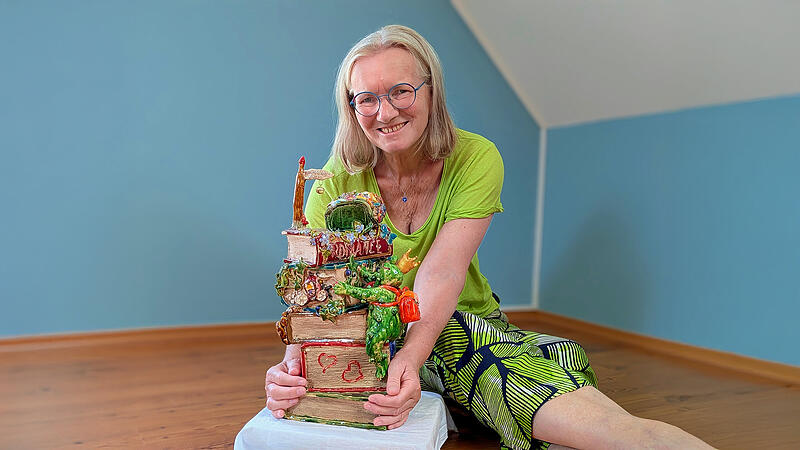 Die Bambergerin Ayla Richter hat den Ayla-Richter-Froschk&ouml;nigin-Award f&uuml;r Selbstpushlierinnen ins Leben gerufen. Alle Gewinnerinnen haben eine handgefertigte Ton-Troph&auml;e erhalten.