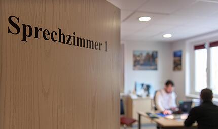 Es  darf nicht nur dar&uuml;ber gestritten werden, wie unser ohnehin viel zu &ouml;konomisiertes Gesundheitssystem noch st&auml;rker wirtschaftlichen Interessen untergeordnet wird, meint Redakteurin Daniela Hungbaur.