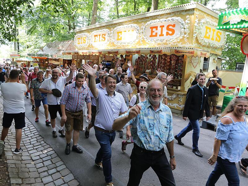 Nat&uuml;rlich wollten sich auch die Forchheimer Stadtr&auml;te das Vergn&uuml;gen nicht entgehen lassen.Der Annafest-Umzug in Forchheim 2022