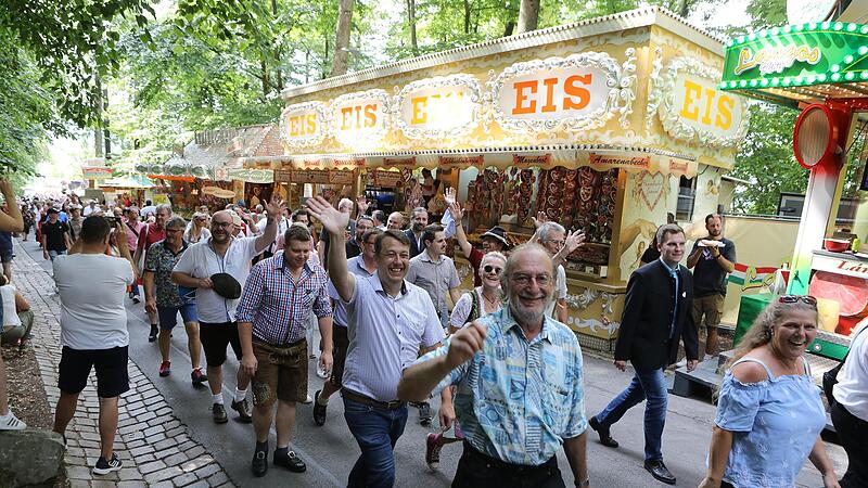 Nat&uuml;rlich wollten sich auch die Forchheimer Stadtr&auml;te das Vergn&uuml;gen nicht entgehen lassen.Der Annafest-Umzug in Forchheim 2022