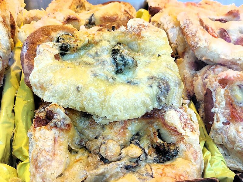 Frisch belegt, hei&szlig; und lecker.Kulinarischer Rundgang auf dem Kronacher Freischie&szlig;en