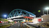 Mitternacht: Die Spitze der Br&uuml;cke hat die Autobahn &uuml;berquert; Nun muss der zweit SPMT den hinteren Teil der Br&uuml;cke &uuml;bernehmen.Forchheim & Fr&auml;nkische Schweiz