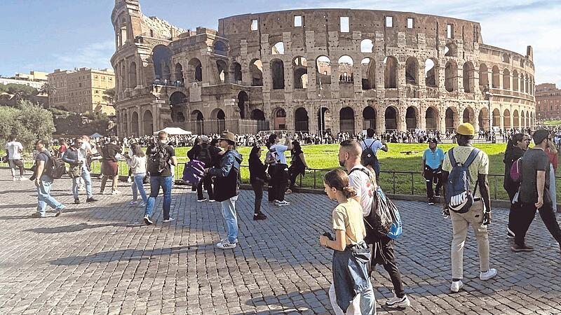 Zeugnis antiker Ingenieurskunst und Schauplatz spektakul&auml;rer Gladiatorenk&auml;mpfe &ndash; heute eines der bekanntesten Wahrzeichen, das Touristen aus aller Welt in Rom anschauen wollen.