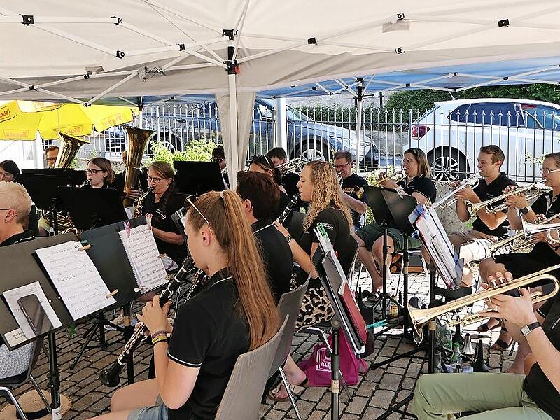 Die Gemeinde Oberaurach f&ouml;rdert weiterhin die Kultur- und Jugendarbeit in den &ouml;rtlichen Vereinen, wie zum Beispiel den Musikverein Dankenfeld, der im Sommer die Einweihung des Gebr&uuml;der-Mendel-Hauses in Dankenfeld musikalisch umrahmt hat.