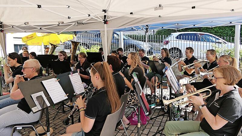 Die Gemeinde Oberaurach f&ouml;rdert weiterhin die Kultur- und Jugendarbeit in den &ouml;rtlichen Vereinen, wie zum Beispiel den Musikverein Dankenfeld, der im Sommer die Einweihung des Gebr&uuml;der-Mendel-Hauses in Dankenfeld musikalisch umrahmt hat.