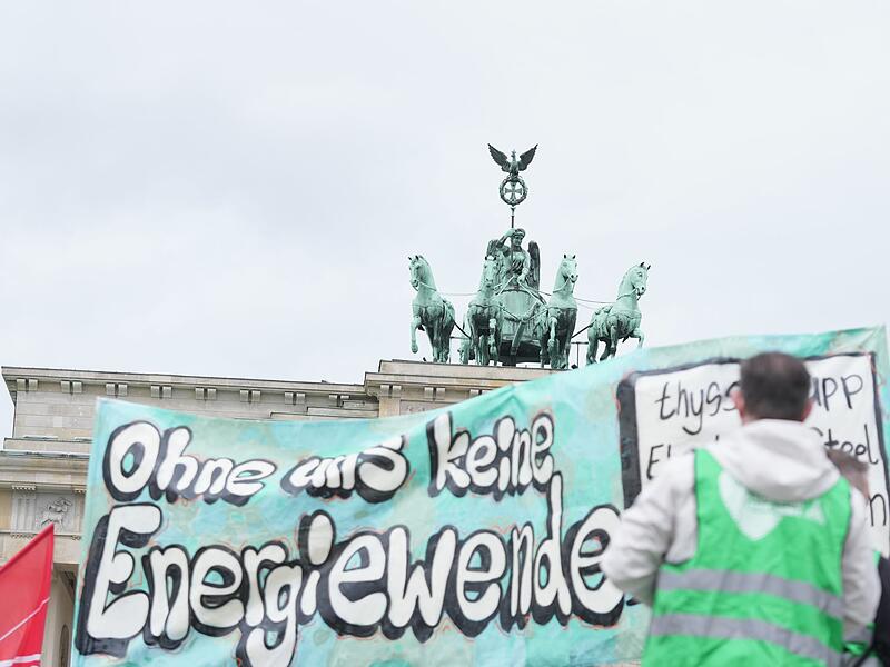 Kundgebung der IG Metall für die Zukunft der Stahlindustrie Kundgebung der IG Metall für die Zukunft der Stahlindustrie