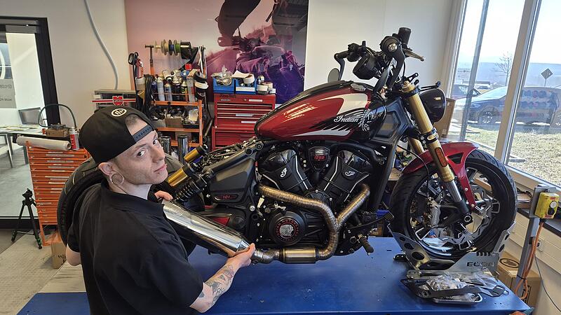 In der Kesstech-Werkstatt in Theres: Produktionsleiter Max Neumeier