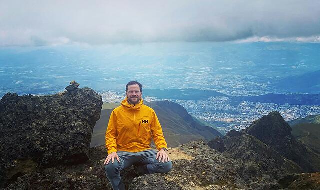 Marius Hess lebt und arbeitet seit fast zwei Jahren in Ecuador als Lehrer an der Deutschen Schule in Cumbaya bei Quito.&nbsp; Hier ist er auf dem Hausberg Quitos, dem Rucu Pinchincha, auf 4700 Metern Höhe.&nbsp;&nbsp;
