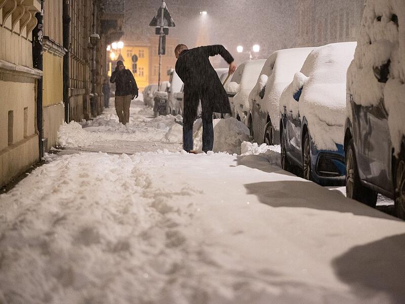 Viele Bambergerinnen und Bamberger wurden von dem Neuschnee &uuml;berrascht.