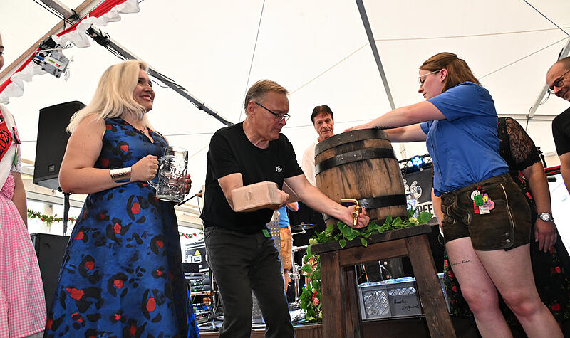 Die Bamberg Sandkirchweih wurde heute mit dem Bieranstich er&ouml;ffnet