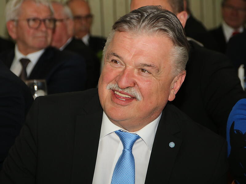 Klaus Peter SöllnerAbschied von Landrat Klaus Peter Söllner Klaus Peter Söllner feiert am Sonntag seinen 70. Geburtstag
