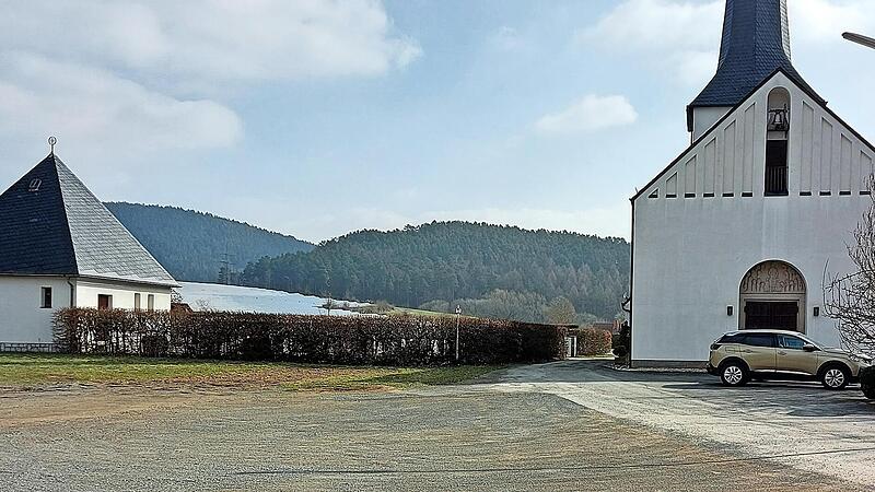 Die Dorferneuerung in Hummendorf wird einige Jahre in Anspruch nehmen. Beginn wird mit einer neuen Auffahrt zur Kirche sein und der Kirchvorplatz wird neu gestaltet. Die Dorferneuerung in Hummendorf wird einige Jahre in Anspruch nehmen. Beginn wird mit einer neuen Auffahrt zur Kirche sein und der Kirchvorplatz wird neu gestaltet.