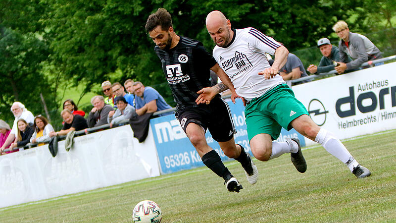 Der Marktschorgaster Vorsitzende Daniel Kolb (rechts, hier im Spiel gegen den Thurnauer Alessandro Statile) hat gegen die Ligeneinteilung Beschwerde eingelegt.