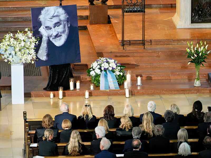 Trauerfeier f&uuml;r geladene G&auml;ste f&uuml;r Mario Adorf