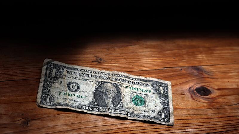 Abgenutzter Ein-Dollar-Schein Abgenutzter Ein-Dollar-Schein
