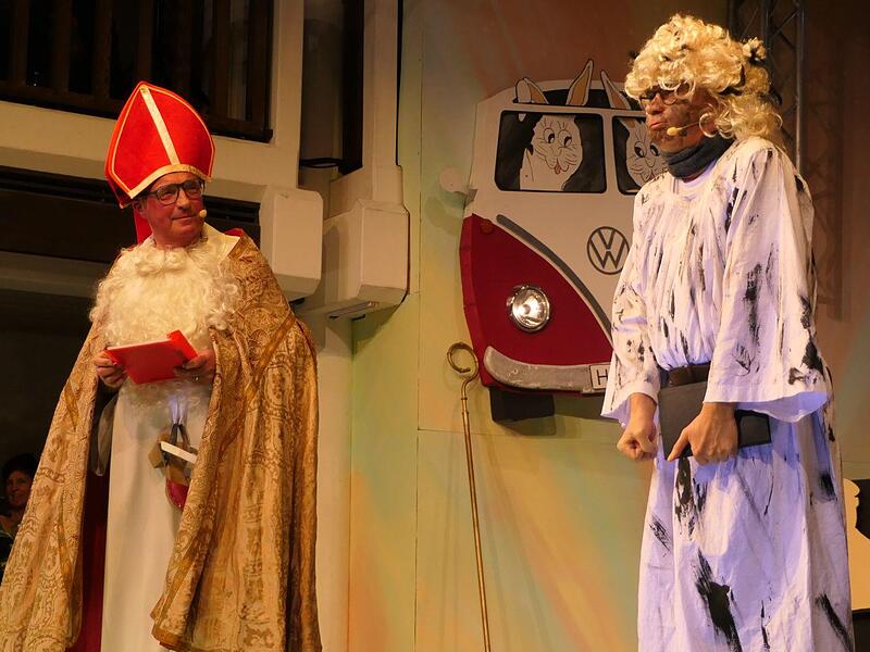 Fasching in Haßfurt: Büttensitzungen der „Elf Weisen Hasen“ mit Garde und Präsidentin