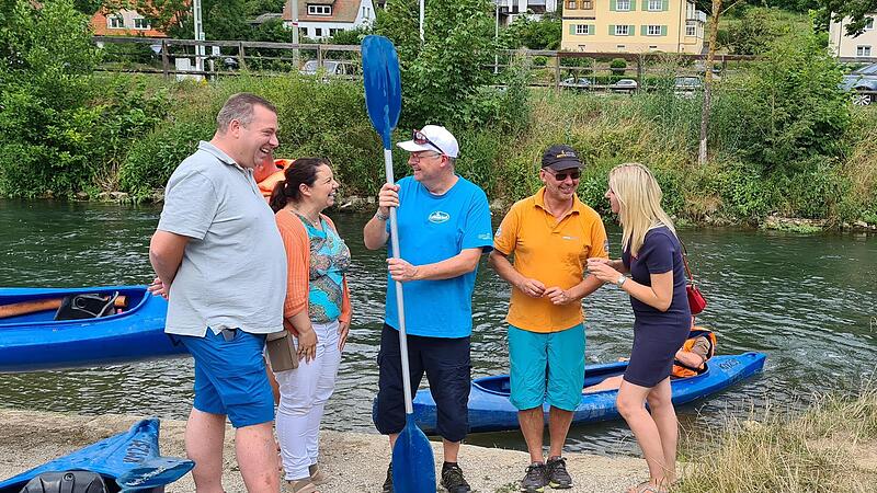 Rangerin, Fischereiaufseher und Kanuverleiher haben sich mit der CSU-Bundestagsabgeordneten Silke Launert an der Ein- und Ausstiegsstelle in Muggendorf getroffen. Sie haben diskutiert, wie Tourismus und Naturschutz an der Wiesent in Einklang gebra...Forchheim & Fr&auml;nkische Schweiz