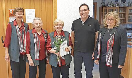 Bei der Ehrung (von links) Monika Wei&szlig;, Notburga Brehm, Hilde Rudel, Matthias Kramer, Gudrun Kraus.