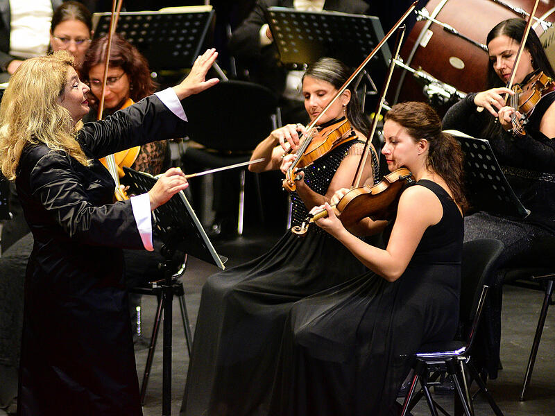 Dirigentin Ljubka zu Guttenberg bringt La Traviata in die Dr.-Stammberger-Halle.
