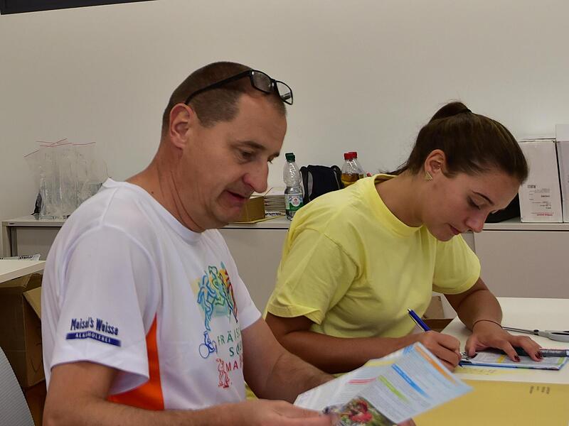 Auch Vater Jürgen und Tochter Tizia sind mit Eifer bei der Organisation dabei.Forchheim & Fränkische Schweiz Auch Vater Jürgen und Tochter Tizia sind mit Eifer bei der Organisation dabei.Forchheim & Fränkische Schweiz