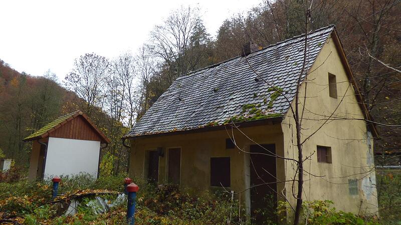 Das ehemalige Pumphaus der Gößweinsteiner Eigenwasserversorgung wurde zuletzt als Turbinenhaus zur Stromerzeugung genutzt. Droht nun der Abriss?Forchheim & Fränkische Schweiz Das ehemalige Pumphaus der Gößweinsteiner Eigenwasserversorgung wurde zuletzt als Turbinenhaus zur Stromerzeugung genutzt. Droht nun der Abriss?Forchheim & Fränkische Schweiz