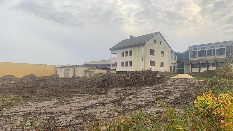 Hier hat im Oktober 2022 der symbolische Spatenstich schon stattgefunden.Das Baugebiet am Ahorner Berg Hier hat im Oktober 2022 der symbolische Spatenstich schon stattgefunden.Das Baugebiet am Ahorner Berg