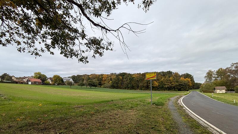 Um die Straße KG2 nach Maria Bildhausen und das links davon liegende mögliche Neubaugebiet in Kleinwenkheim ging es an der Bürgerversammlung. Um die Straße KG2 nach Maria Bildhausen und das links davon liegende mögliche Neubaugebiet in Kleinwenkheim ging es an der Bürgerversammlung.
