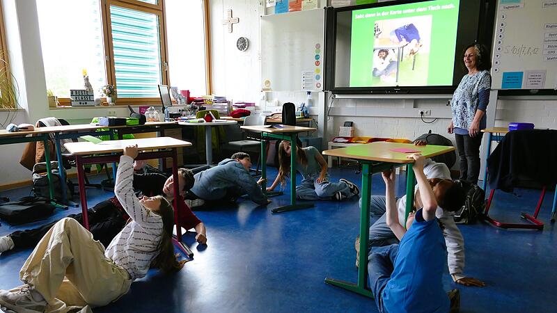 Elisabeth Buck bringt ihre Mittelsch&uuml;ler im Religionsunterricht in Bewegung.